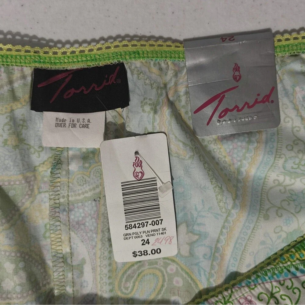 NWT Y2K Torrid Skirt Ruffle Paisley 24 Plus Elastic Green Blue Pink Trumpet New - Picture 4 of 6